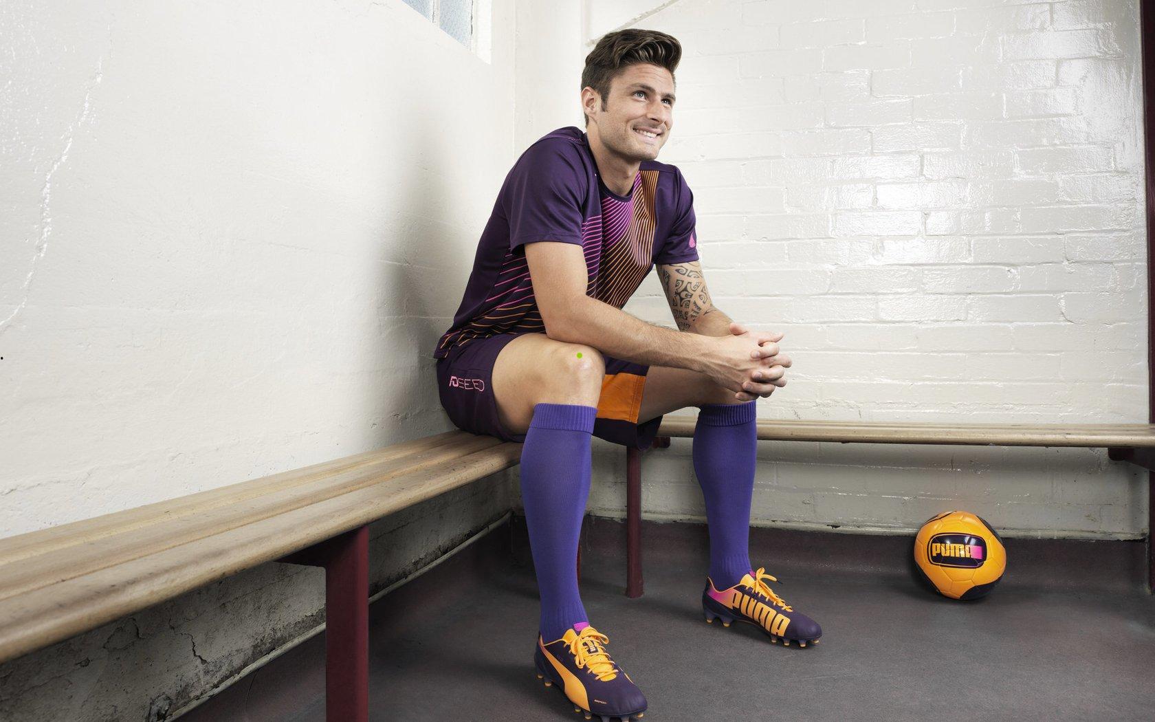 菲利克斯训练场奇趣一幕，客串门将扑救显身手，水平引发团队热议